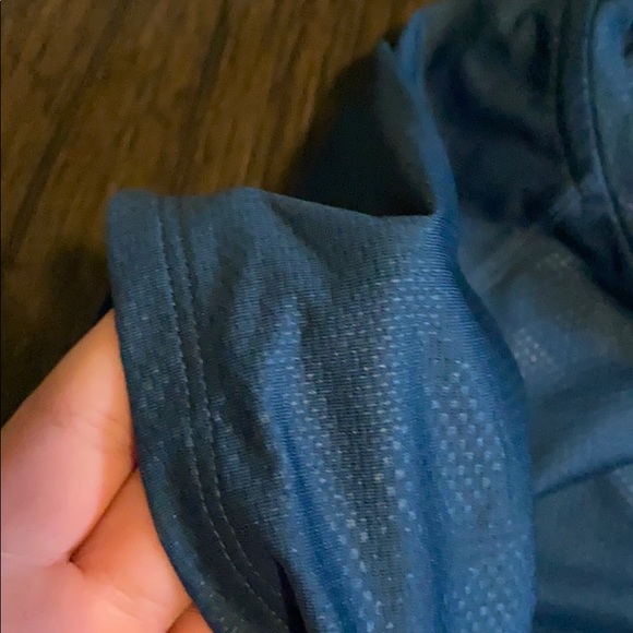 Cute new balance sports shirt - Picture 3 of 3